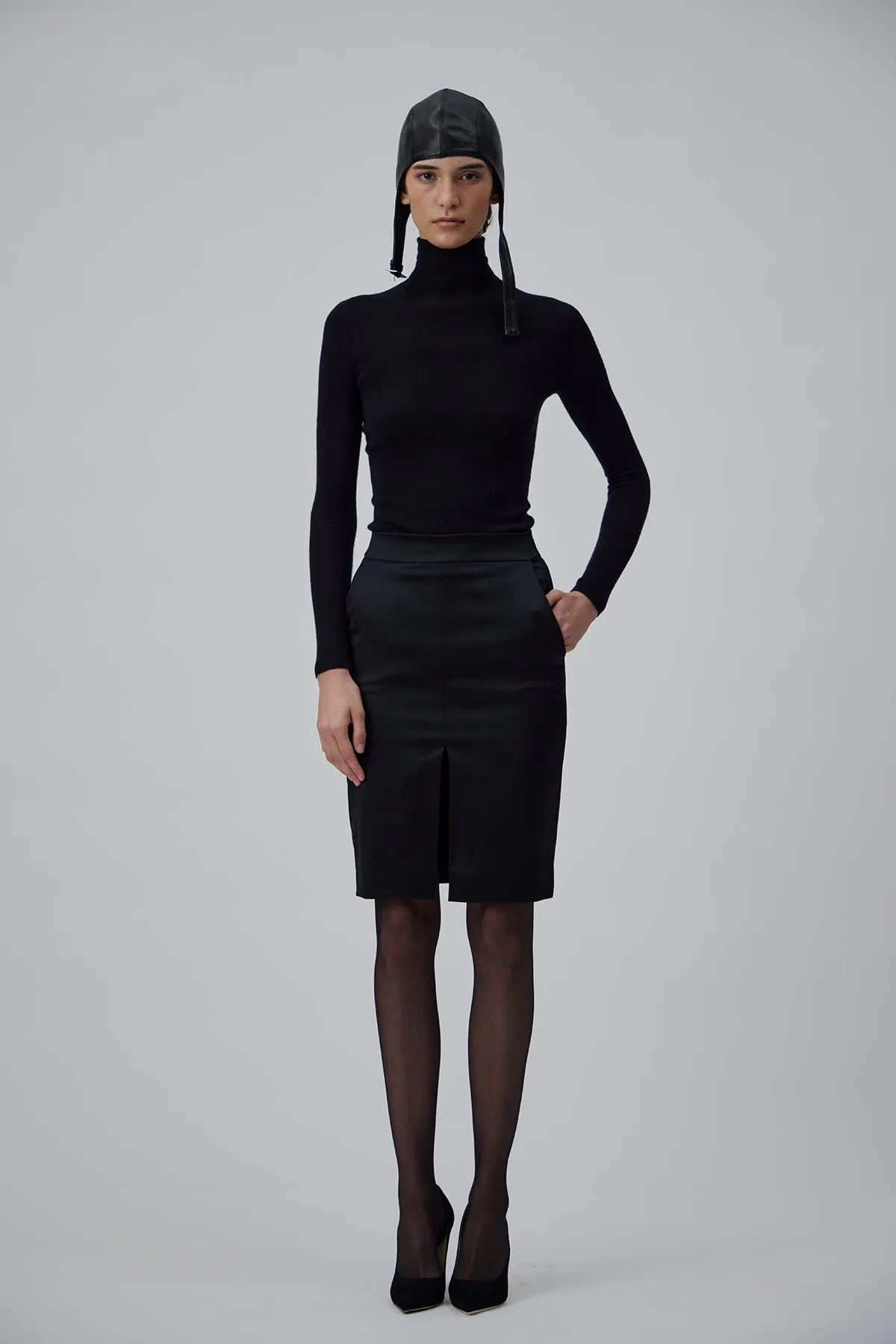 PENCIL SKIRT IN GLOSSY BLACK