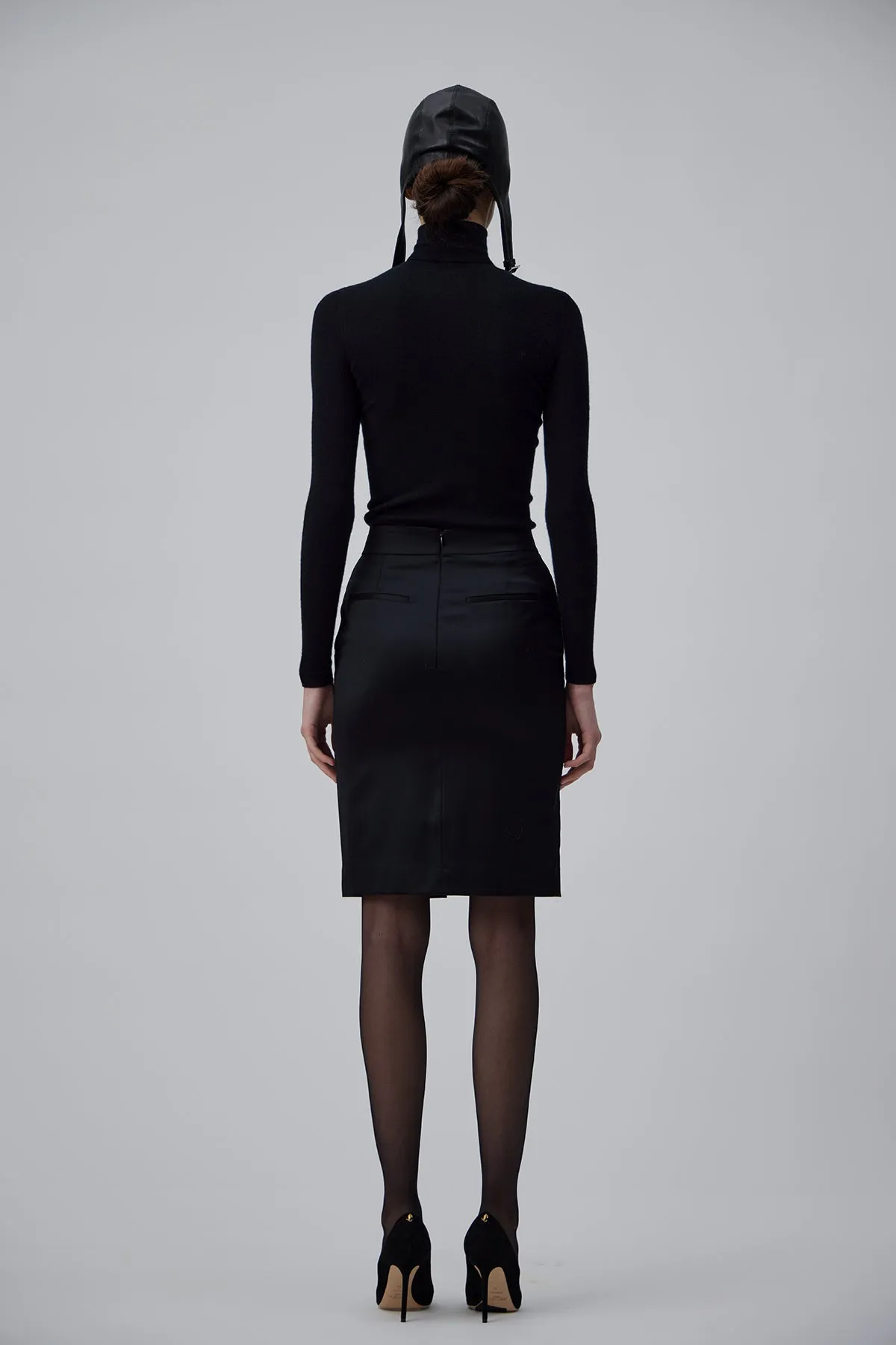 PENCIL SKIRT IN GLOSSY BLACK