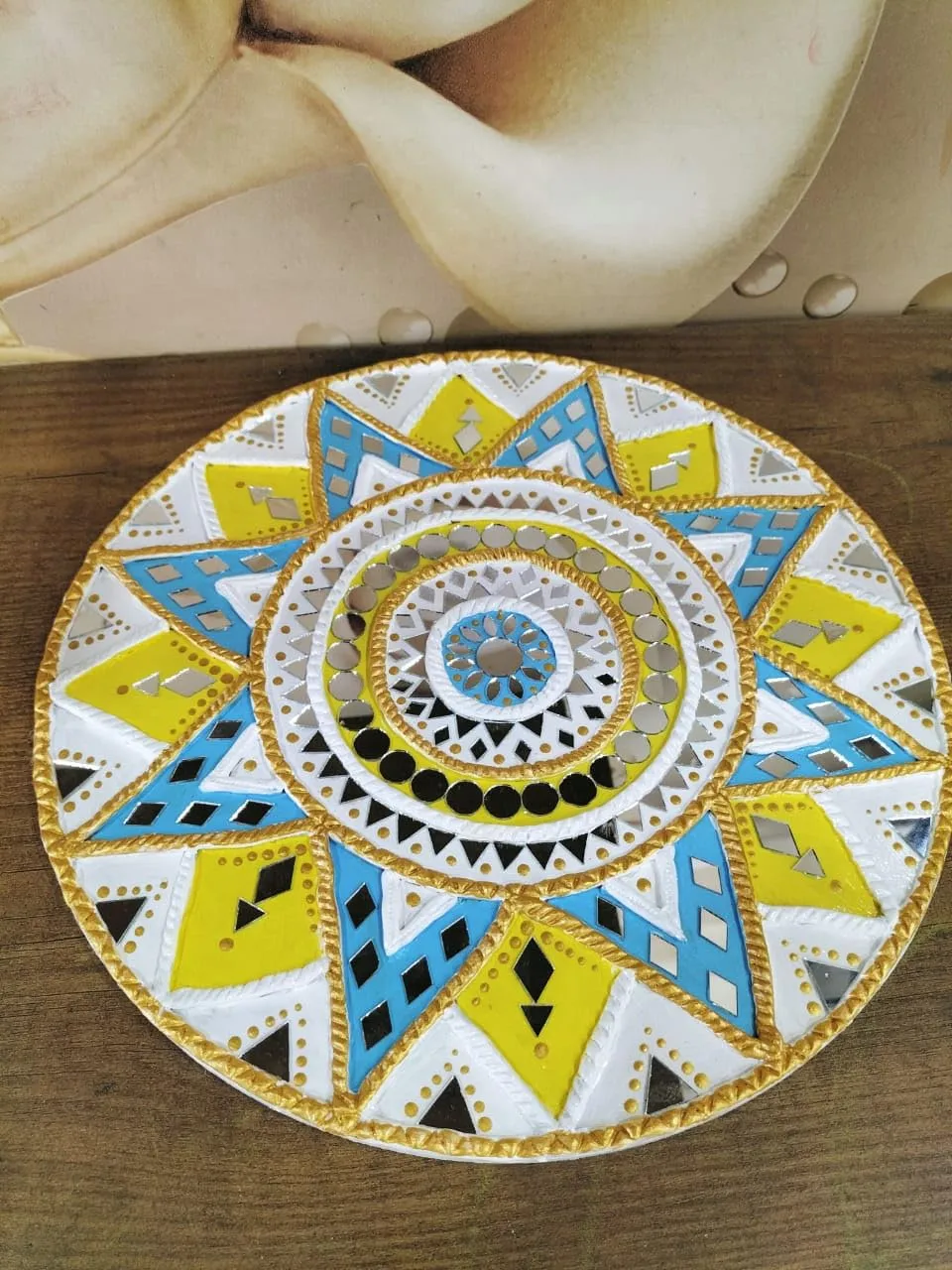 Priya's Art Room Handcrafted Lippan Art Round Wall Decor | Traditional Indian Lippan Hand Made Work | Home Decor Art for Living Room, Bedroom, Dining Room, Kitchen, Bathroom (Blue & Yellow 12 Inches)