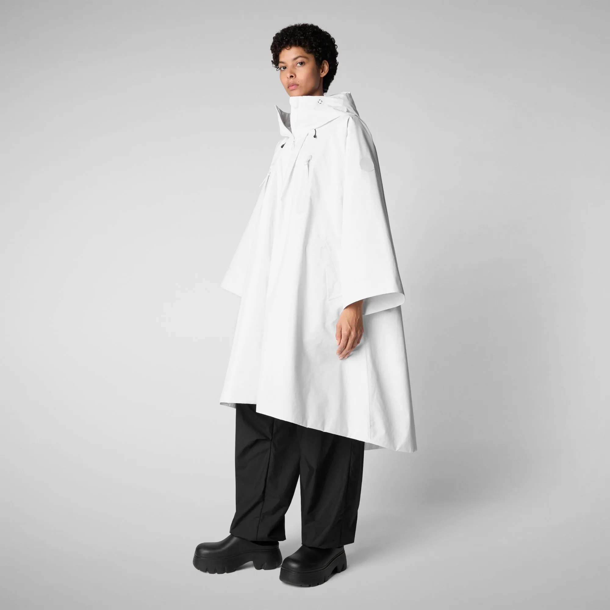 Women's cape Kira in white