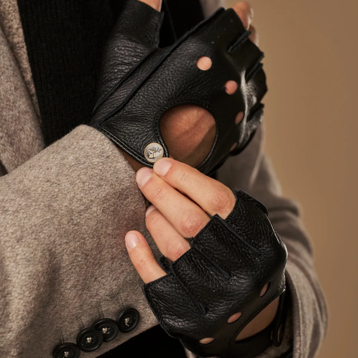 Zane (black) – luxurious fingerless driving gloves made of American deerskin leather